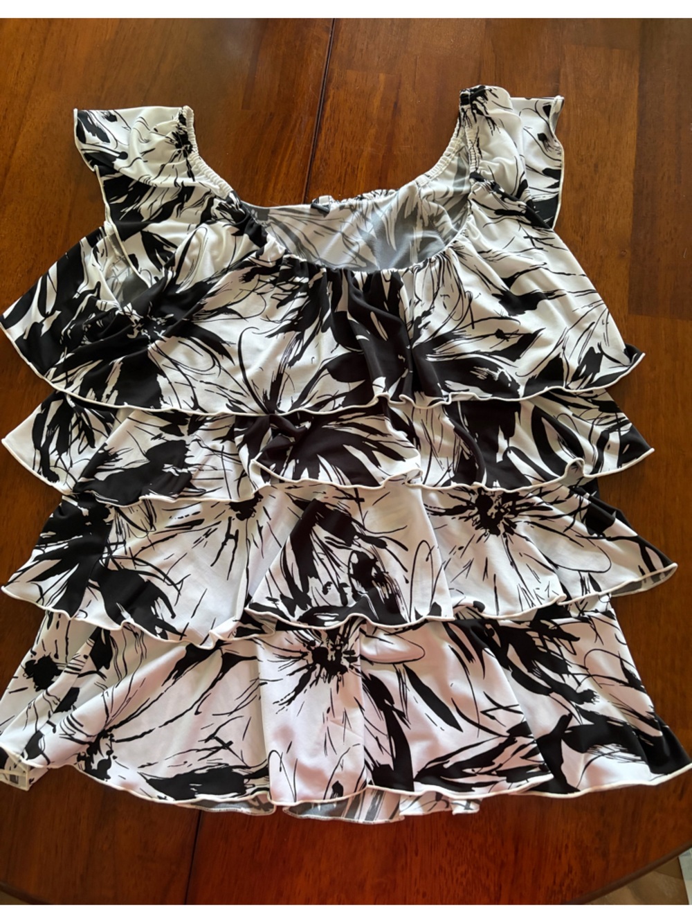 White House Black Market Black & White Floral Ruffle Tank